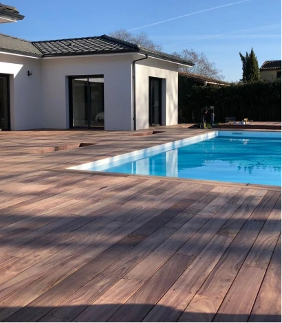 Slip-resistant flooring around a Dubai swimming pool