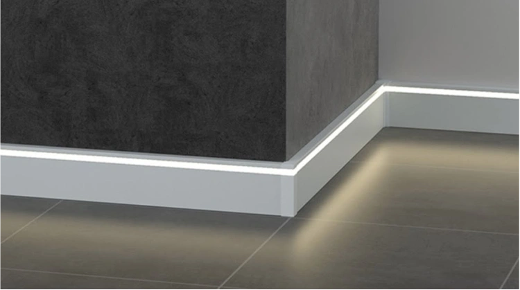 Aluminium wall skirting