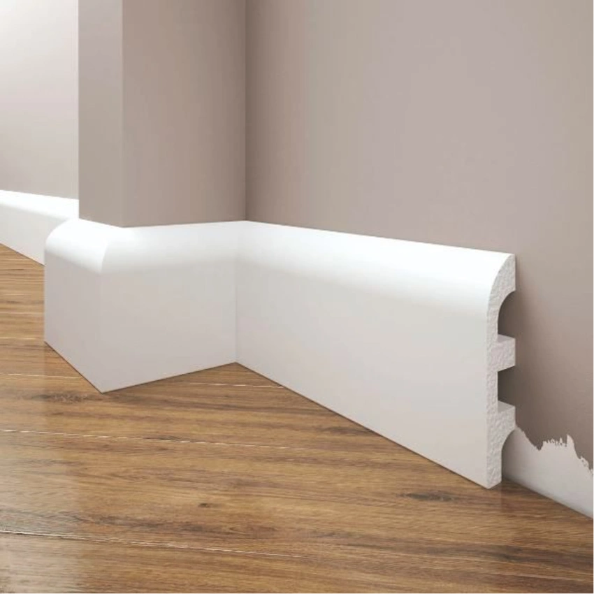 Elegant wall skirting board