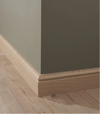 Vertical pattern natural wood skirting board