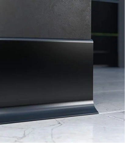 Smooth aluminium wall skirting