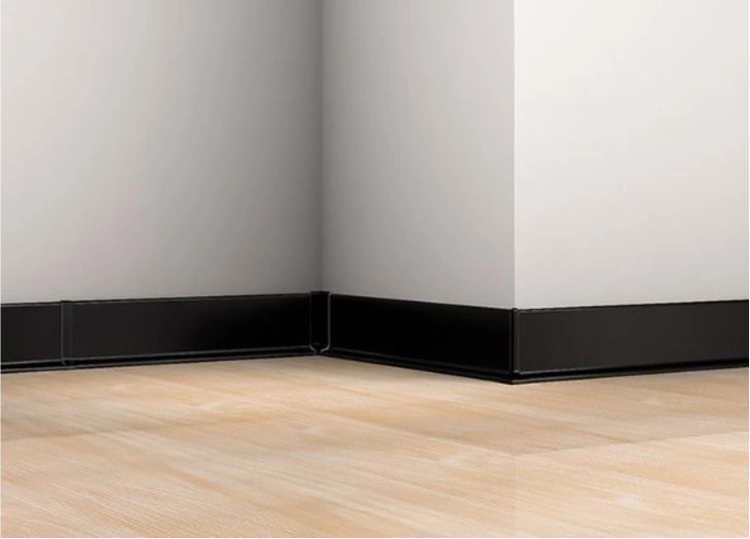 Smooth timber skirting board